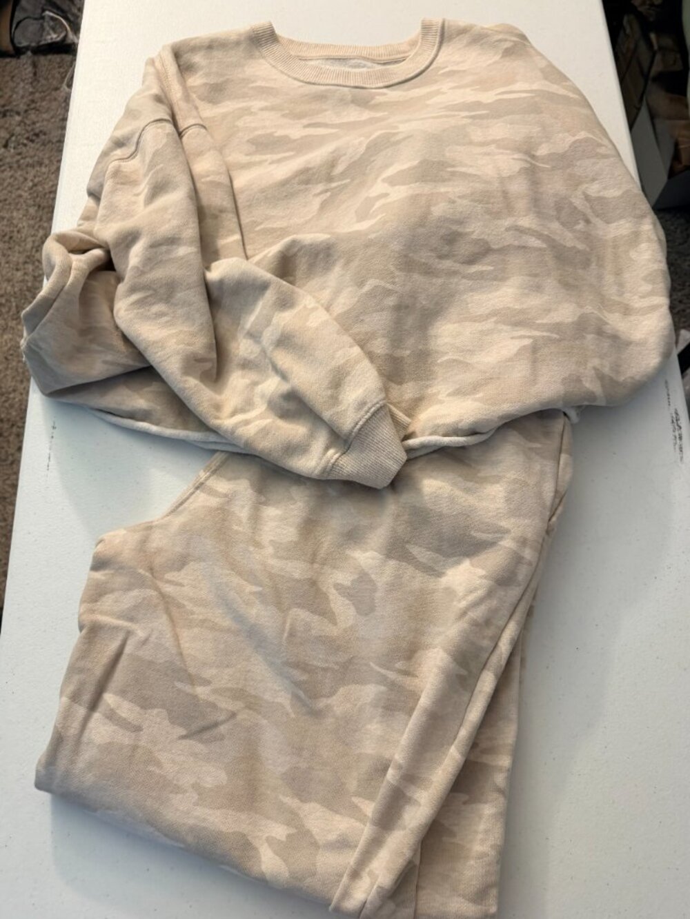 AE Everyday Luxe Cropped Cut-Off Sweatshirt & Sweatpants